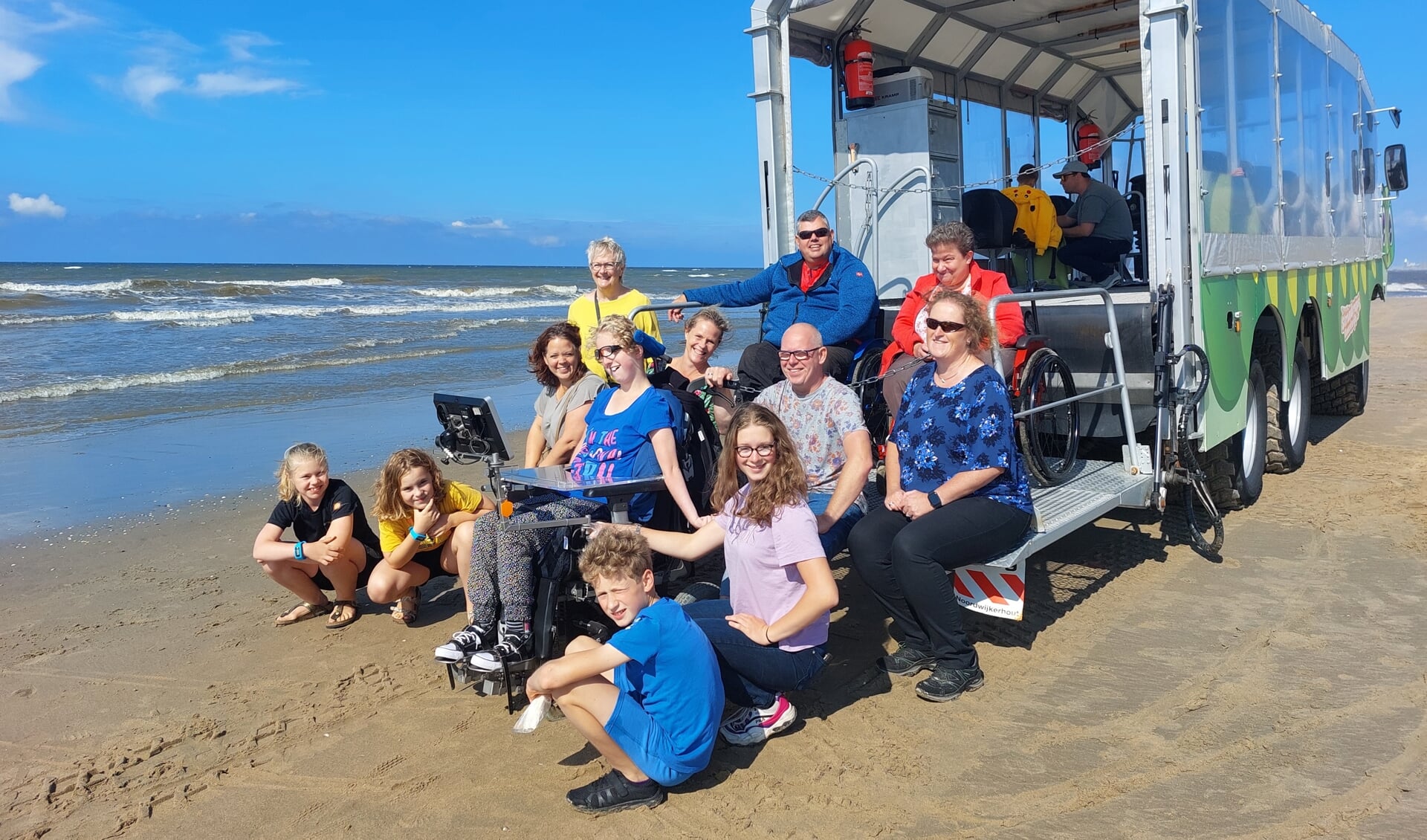 Blije gezichten van kinderen en verzorgers van de Honingraat. | Foto: PR.