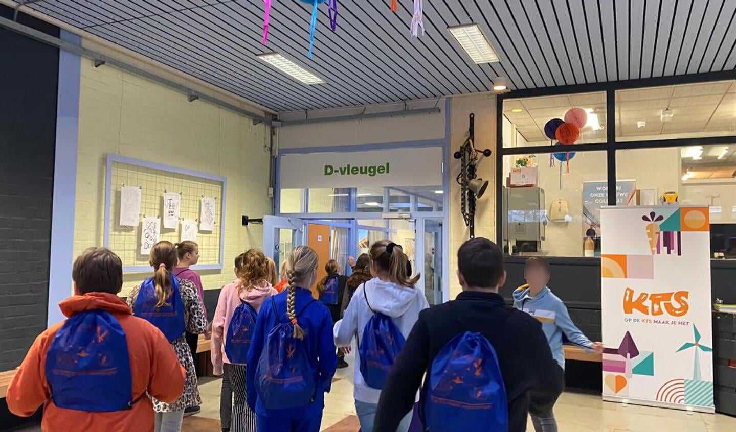 Zeker 900 basisschoolleerlingen uit groep 8 zijn nieuwsgiering naar wat KTS allemaal te bieden heeft voor hun toekomst.