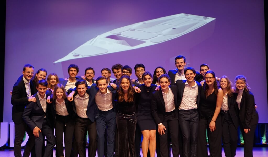 Jesper van der Marel onthult met het TU Delft Team de nieuwste foilende waterstofboot Al het