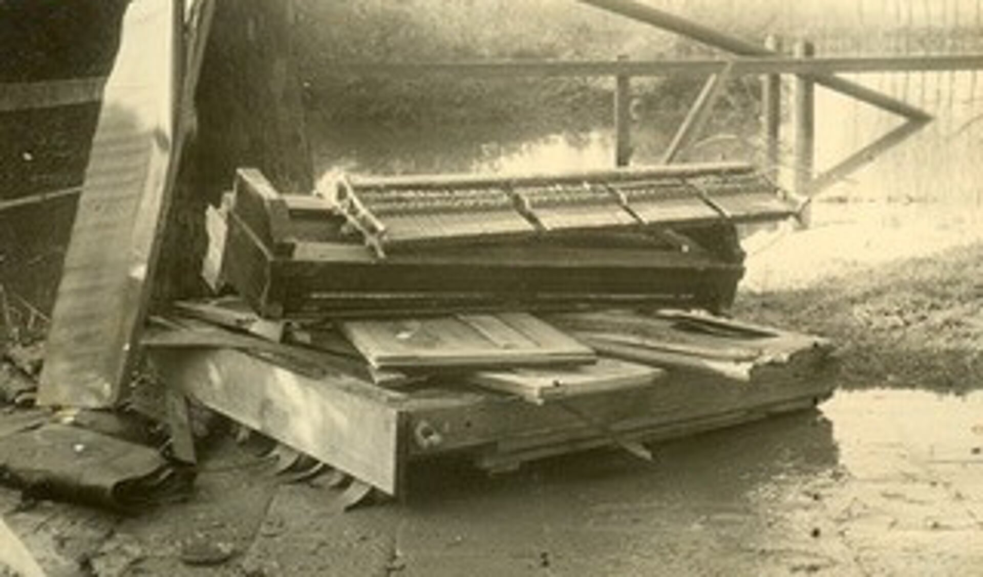 'Onze vader, arts – opgeleid in Leiden –, was een goede amateur pianist, zijn geliefde instrument was uiteengevallen.'