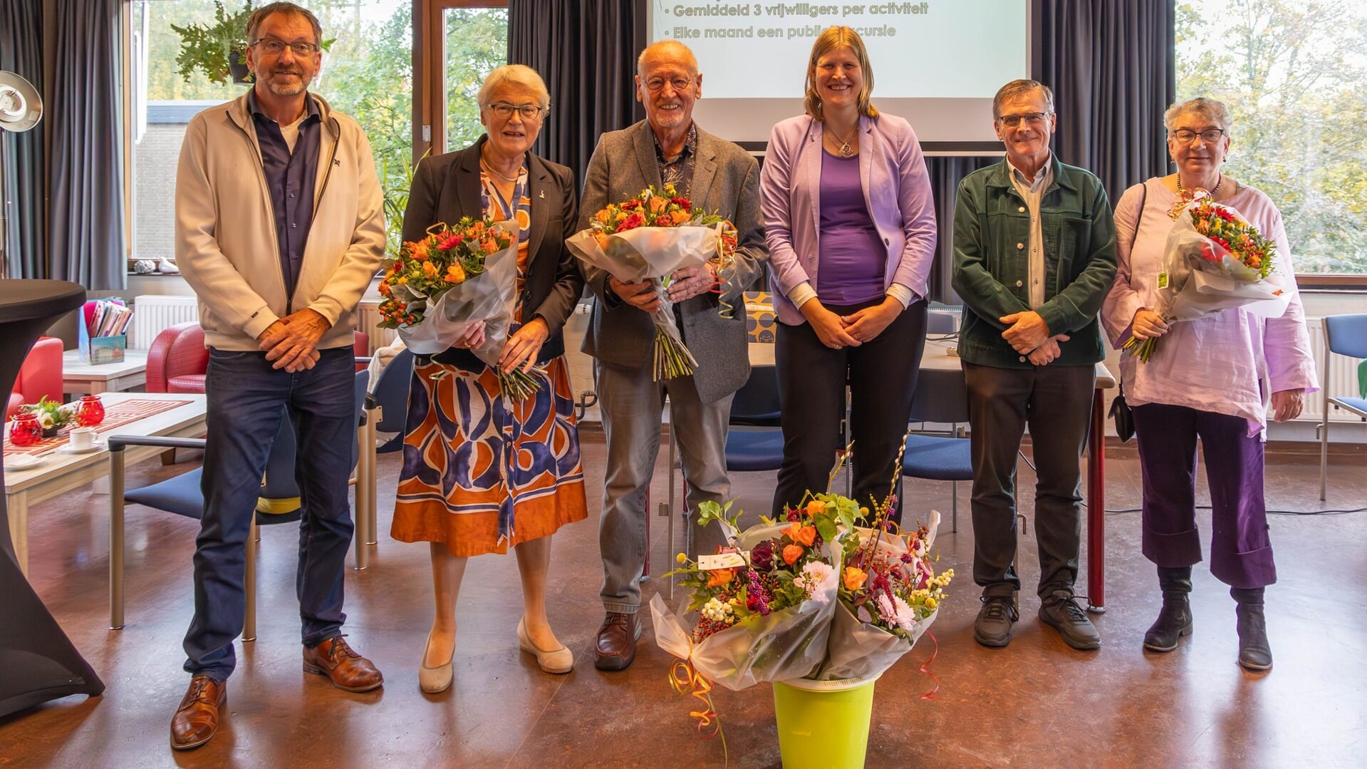 Jan Zanen, Rianne Meester-Broertjes (oud-secretaris), Huub Hendrix (oud-voorzitter), Marjan van Meerloo (voorzitter), Tom van der Meij en Juul van Haastert (oud-penningmeester). |