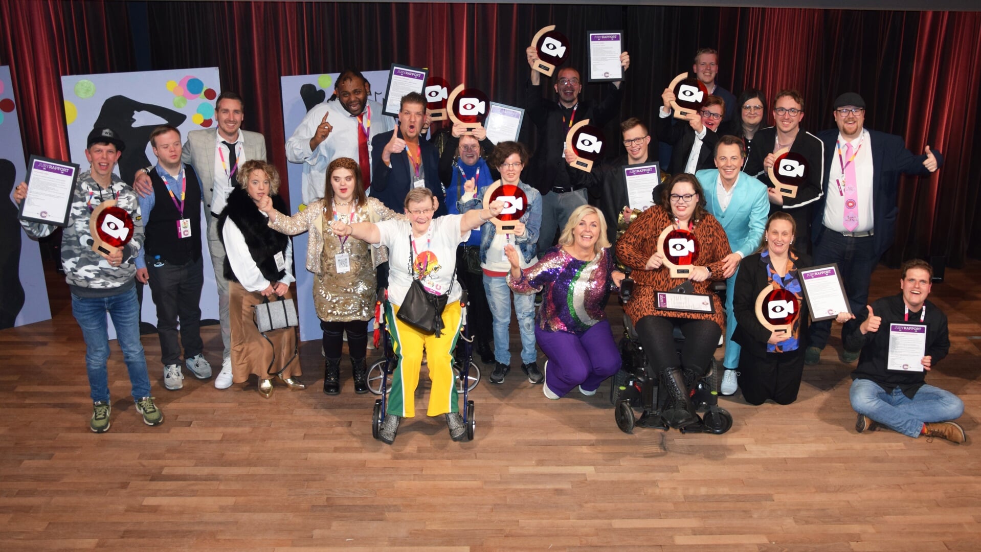 Kijk eens wat een blije koppies! Met Irene Moors en Kevin van den Berg als presentatoren, was de avond een mix van entertainment, humor en emotie. | Foto: PR