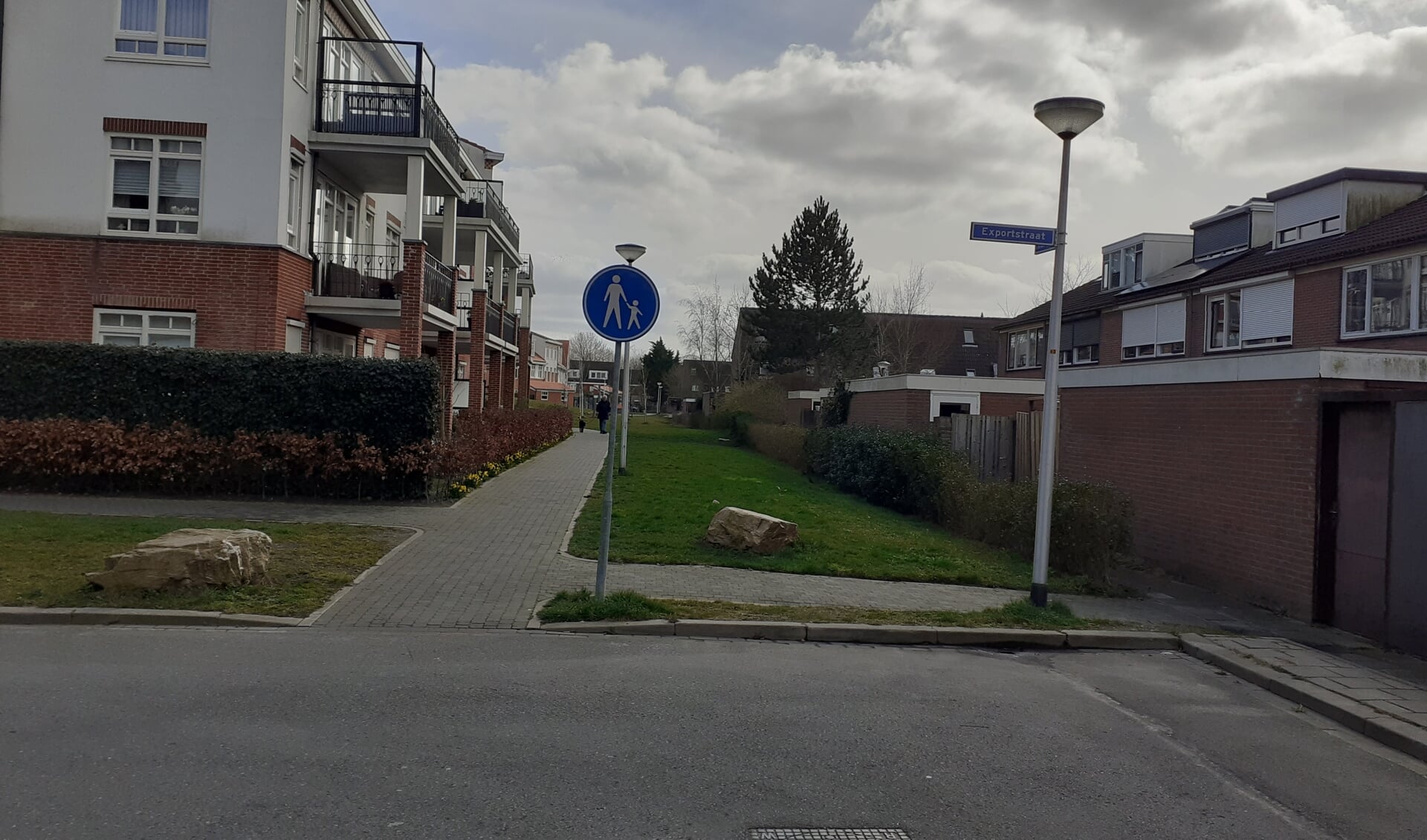 Op dit punt moeten woningen worden afgebroken om de Exportstraat aan te sluiten op de Oranjelaan. | Foto: Cor de Mooy