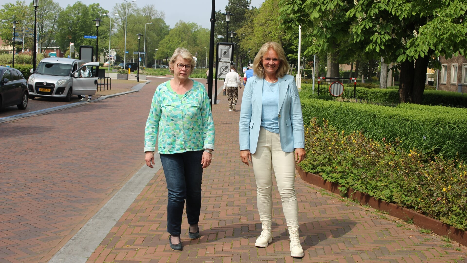 Bestuurslid Agnes Gielen (links) en SIB-voorzitter Marion van der Helm.