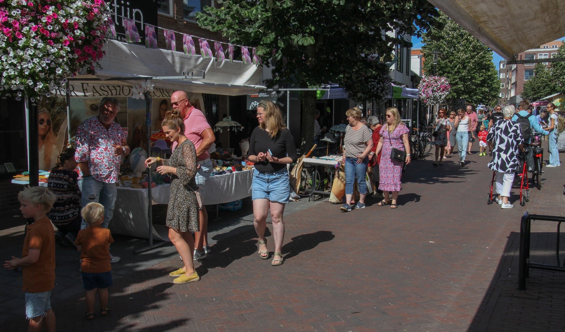 Op zaterdag 5 augustus is er in de Kanaalstraat een gezellige midzomermarkt.