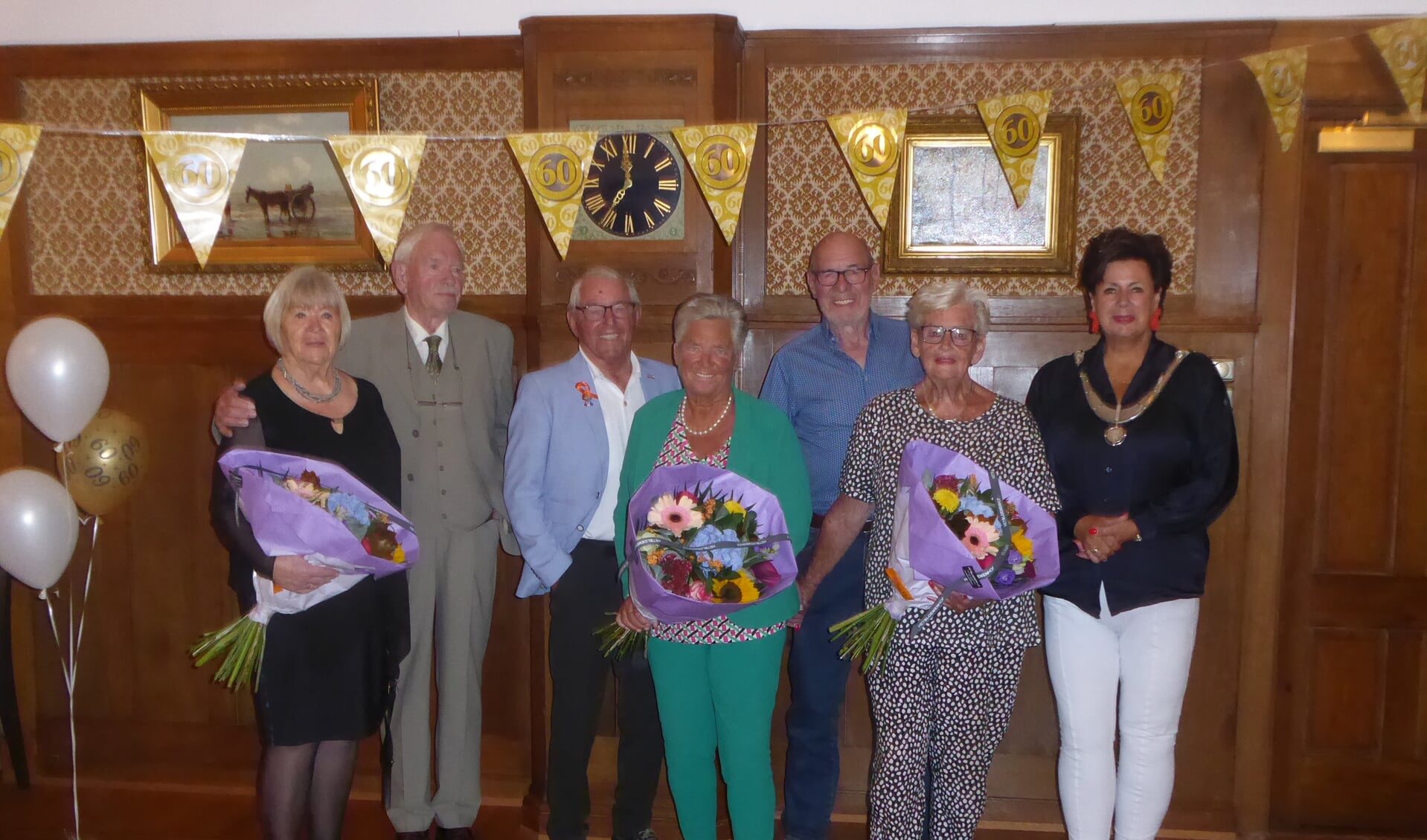 Jenny en Rob Kooijman, Willem en Cock Janssen, Pieter en Gré Hazenoot en burgemeester Wendy Verkleij. | Foto: IV