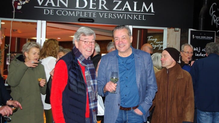 Mensenmens Leo Peppelenbos (met wijntje) heeft afscheid genomen van Van der Zalm. | 