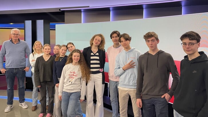 Leerlingen van het Rijnlands Lyceum Oegstgeest in de NOS-studio.