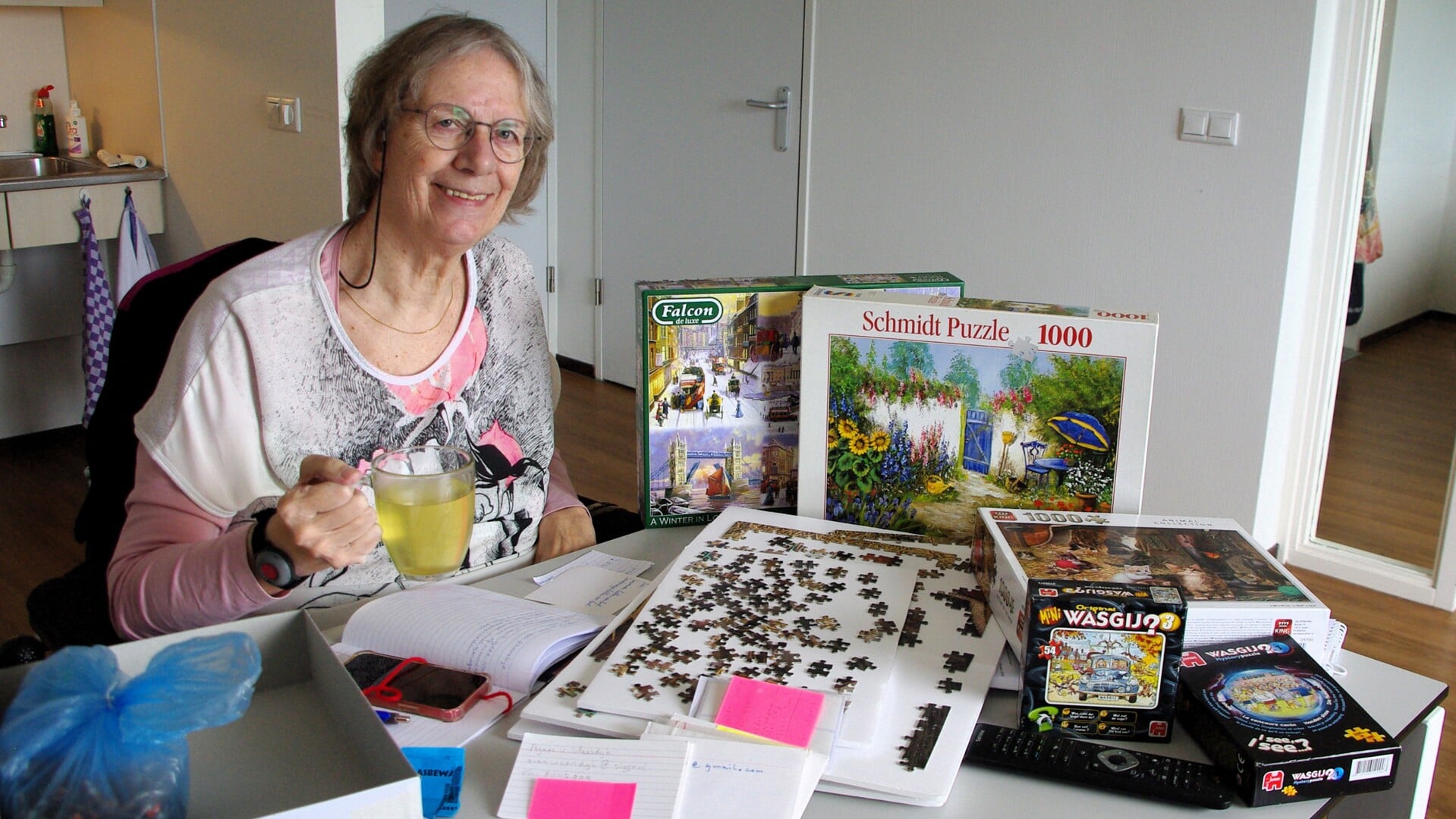 Ook in het woonzorgcentrum maakt Anne Dekker nog legpuzzels. | 