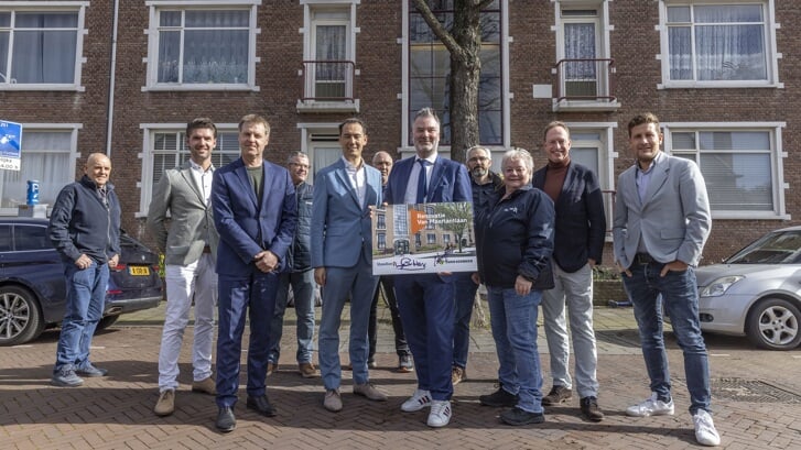 Staedion. 
Ondertekening renovatie Van Maerlantstraat. (Den Haag 02-04-24)  Foto: Frank Jansen.