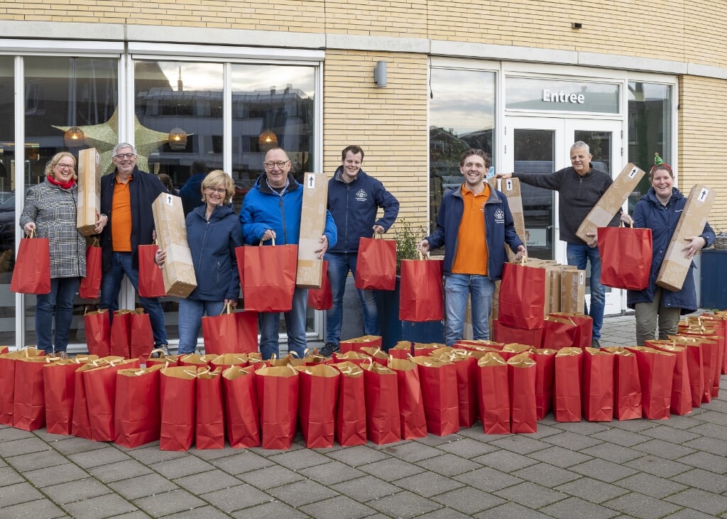 Aandacht voor elkaar door de Oranjevereniging en de horeca Sassenheim. | Foto: pr./Sven van der Vlugt