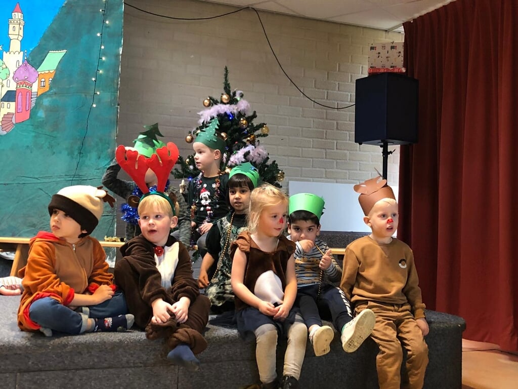 Een kerstsprookje dat 16 december stond gepland om door de kleuters van de Beukenrode opgevoerd te worden, kon gelukkig nog naar de dinsdagmiddag verplaatst worden. | Foto: pr.