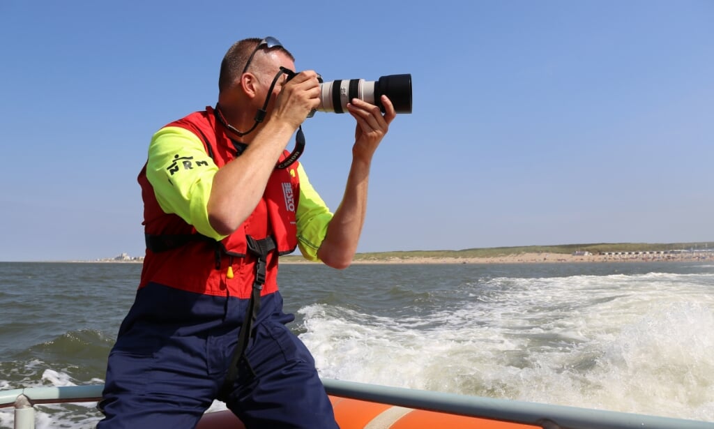 Arie van Dijk, bemanningslid én fotograaf. | Foto: KNRM Katwijk