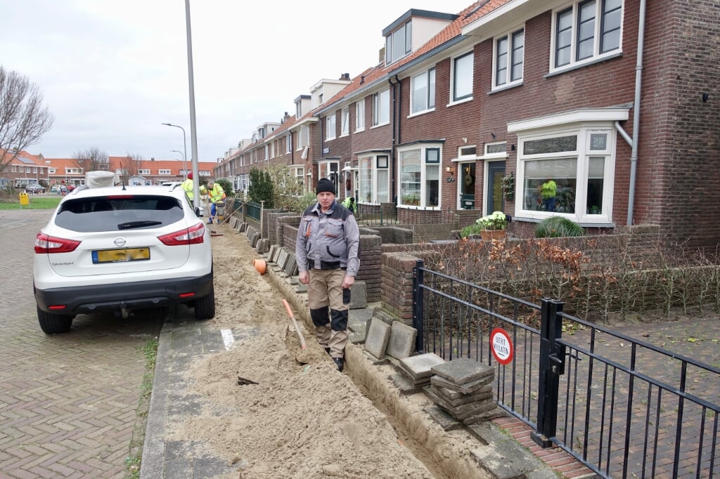 Overal in Katwijk wordt gewerkt aan het glasvezelkabelnetwerk. ‘Zonder glasvezel is 5G niet mogelijk.’ | Foto: Aad van Duijn