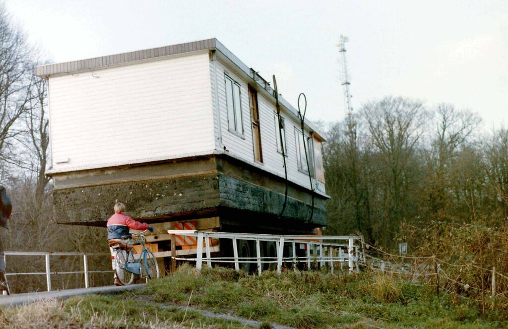 Woonwagen over Kwaakbrug in 1980