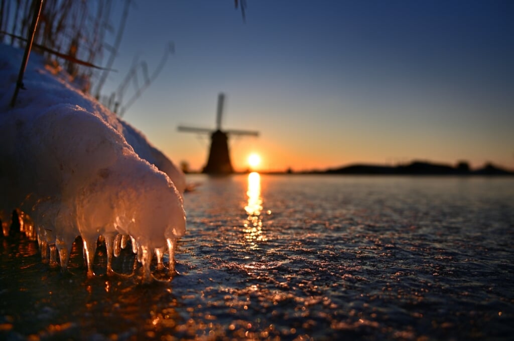 De winnende foto werd in februari gemaakt: zonsondergang bij de Lisserpoelmolen. | Foto: Pierre Jacobs