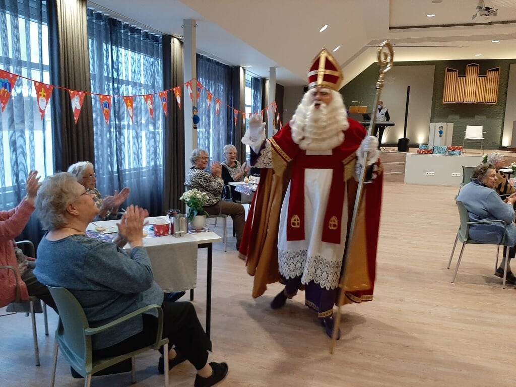 De gasten genoten van het bezoek van Sinterklaas. | Foto: pr.