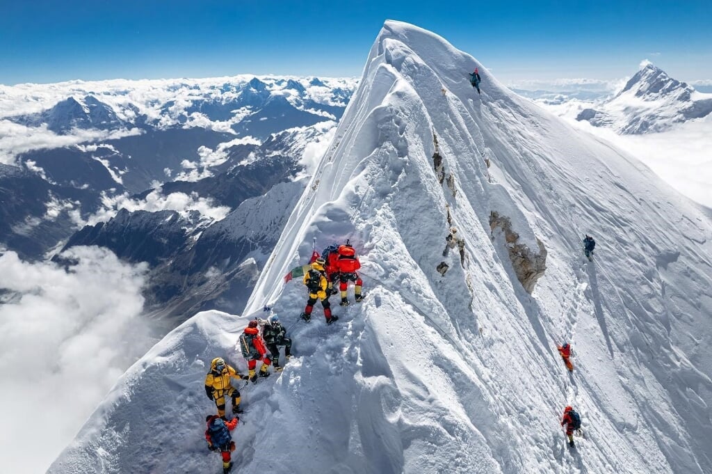 Deze bergtop van de Manaslu is de op zeven na hoogste ter wereld. | Foto Jackson Groves