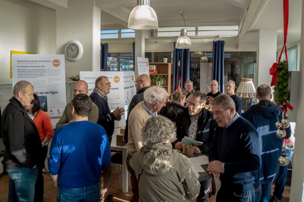 De wijkbijwoners worden bijgepraat tijdens een bijeenkomst in 't Buurthuis half december 2019. | Foto: J.P. Kranenburg