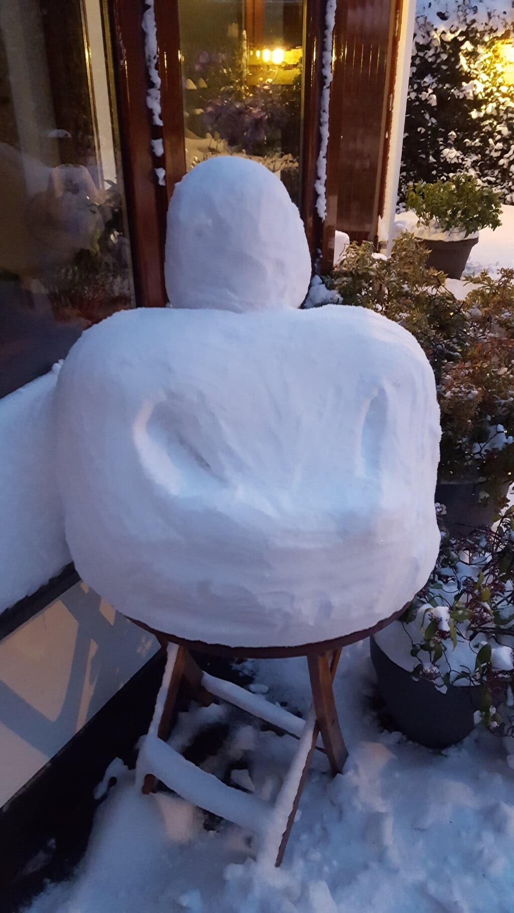 Ans van Liempd maakte een sneeuwsculptuur.