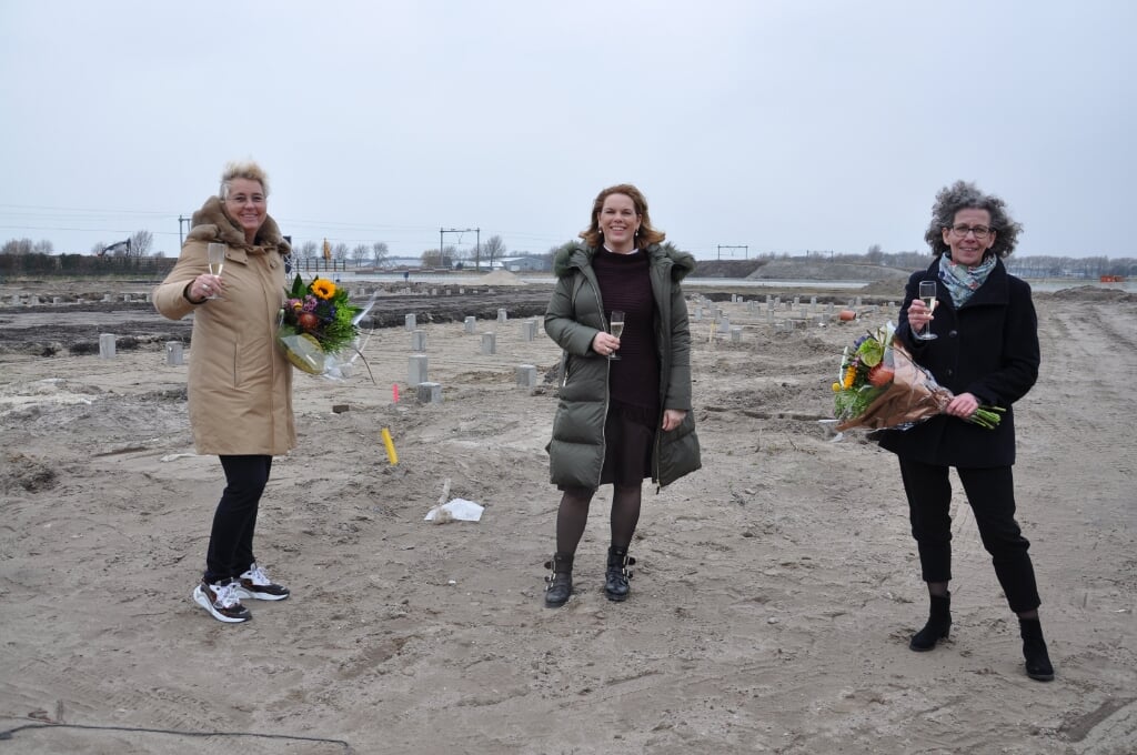 Chantal Lefeber, Yvonne van der Hulst en wethouder Marlies Volten. | Foto: pr.