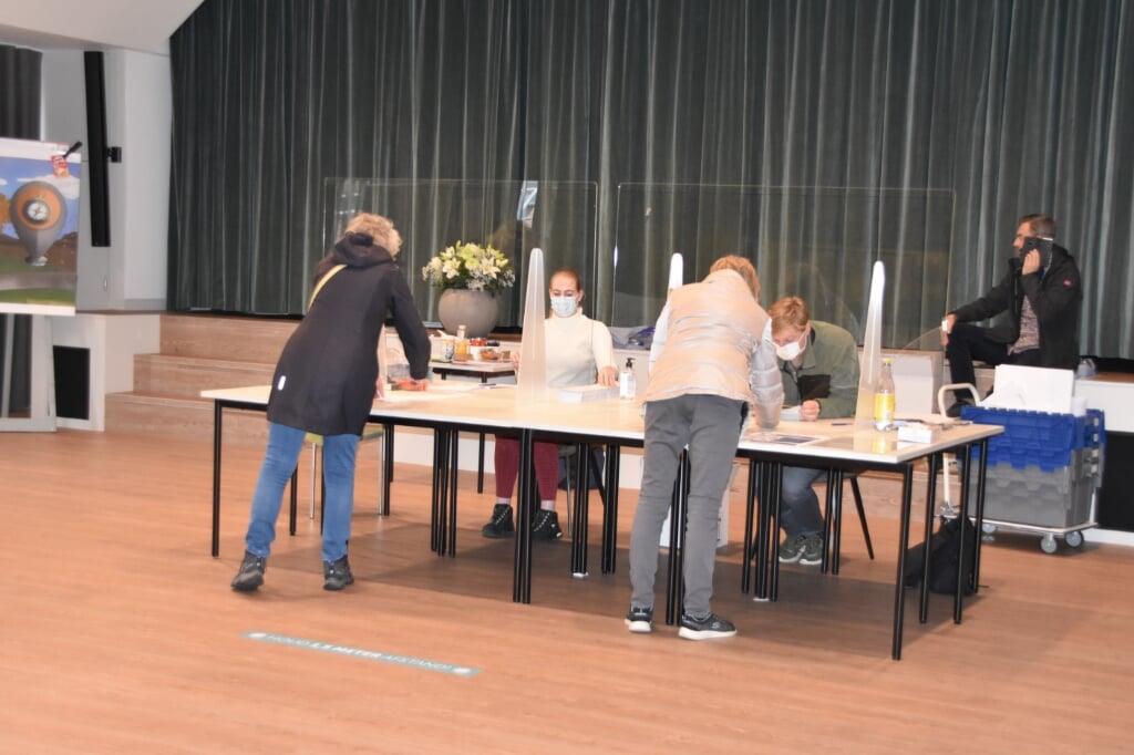 Maandag en dinsdag kon men in de Voorhof al stemmen.| Foto: CvdS.