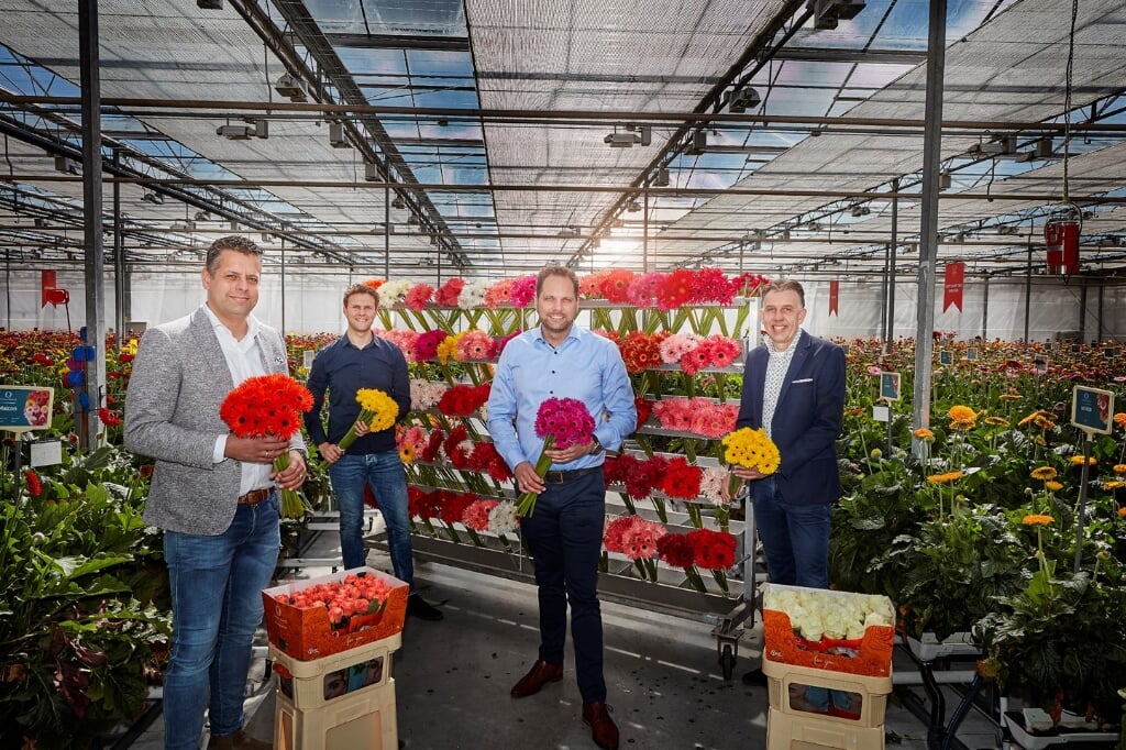 V.l.n.r. Jan Willem Leeuwenburg, eigenaar L&M Groep - Niels Pennings, Dümmen Orange - Sven Aertssen, L&M Group - Reinoud Hagen, Managing Director Cut Flowers Dümmen Orange. 