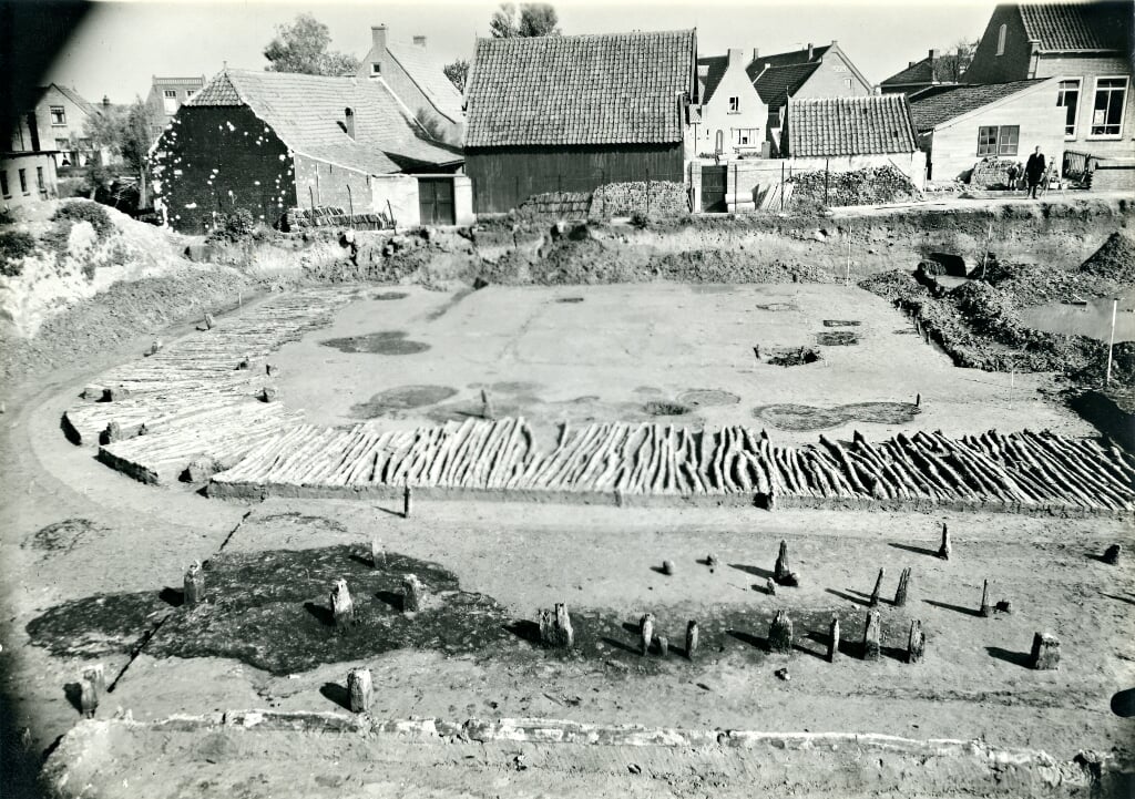 De opgraving van het castellum in het centrum van Valkenburg medio jaren '40. | Foto: Beeldbank Romeinse Limes 