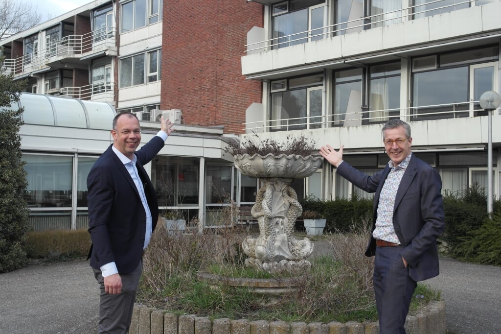 Jan Kroes van GGZ Rivierduinen en Jan de Vries van DSV verzorgd leven zijn blij met de samenwerking tussen beide zorgorganisaties. | Foto: pr