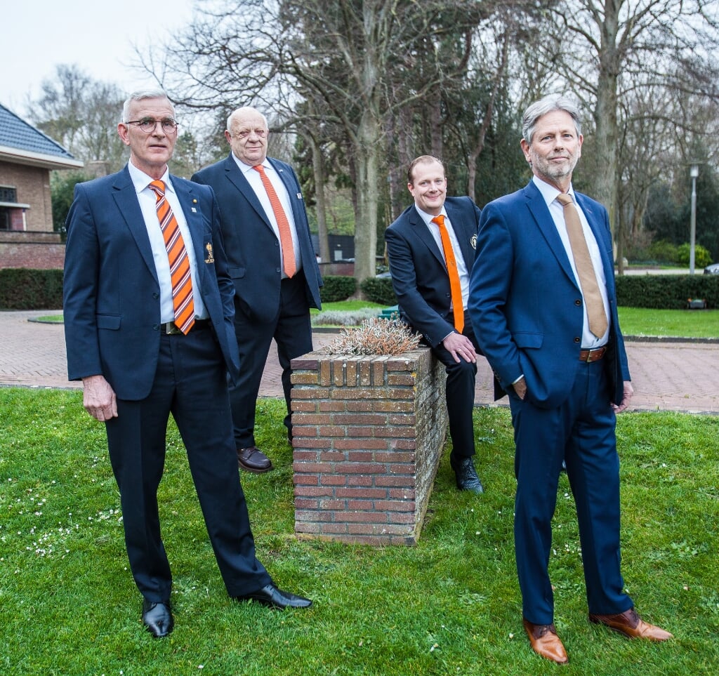 De voorzitters van de Oranjeverenigingen: Harry Minnee, Jan de Winter, Cees Maagdelijn, Robert Jan Heemskerk.