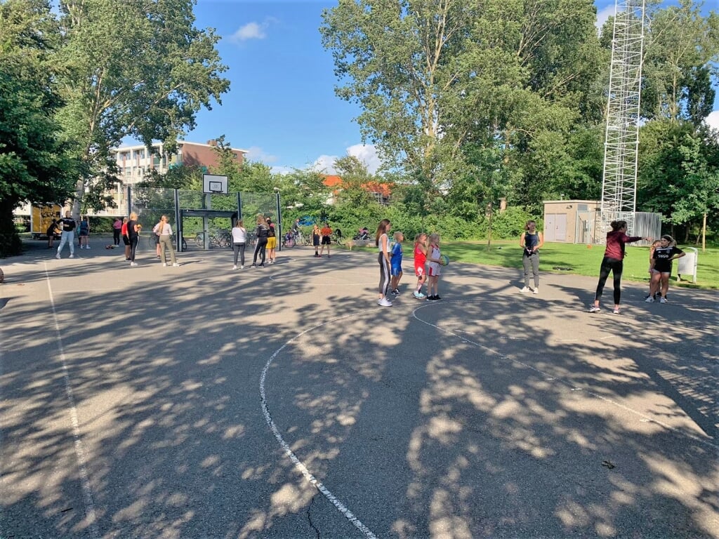 Elke vrijdag van 16.00 tot 18.00 uur: 3x3 basketbal op het Court Goerie in de Hoornes. | Foto: pr 