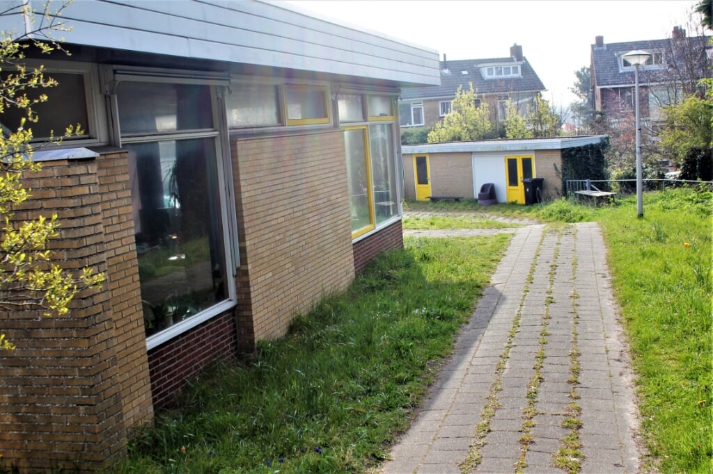 Links een van de twee lokalen en achterin de opslagruimte van de voormalige peuterspeelzaal Harlekijntje. | Foto: WS