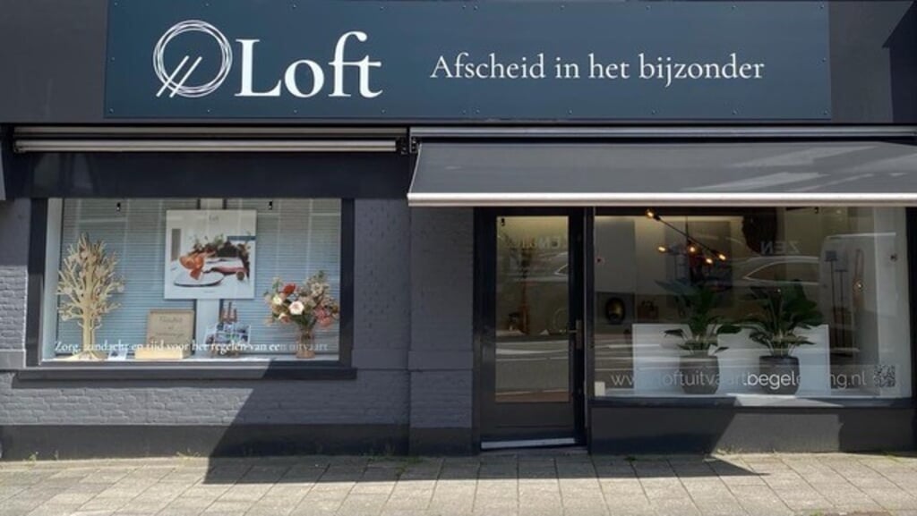 Het pand van Loft Uitvaartbegeleiding ligt nét in Bennebroek, aan de Rijksstraatweg. | Foto: PR