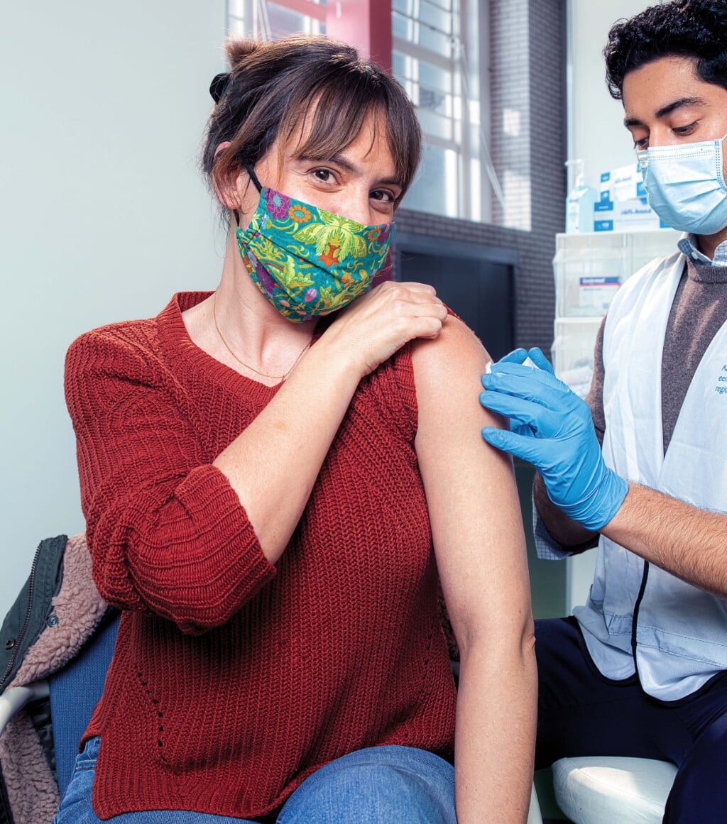 De bibliotheek biedt hulp voor mensen die zich willen laten vaccineren, maar moeite hebben om (online) een afspraak te maken. | Foto: PR
