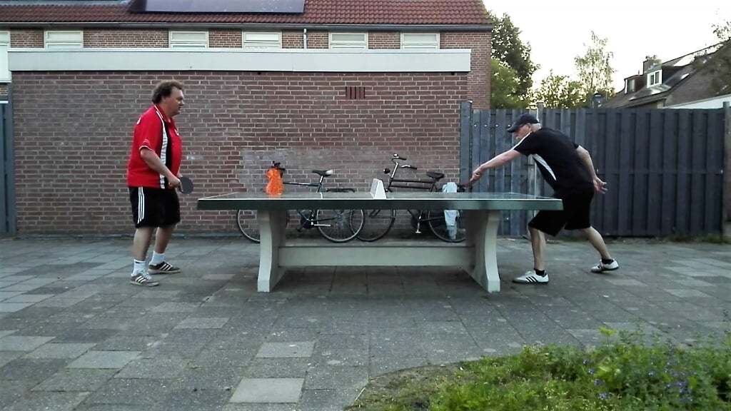Fanatieke strijd tussen Gert Michiel de Niet (links) en Dick Hoogendam. | Foto: PR