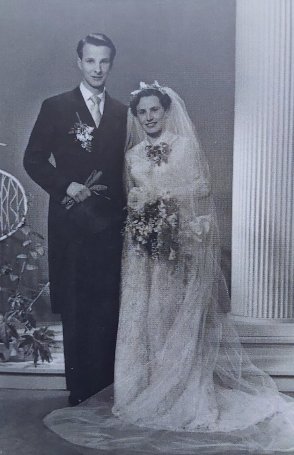 Pieter de Mooij en Netty Ras op hun huwelijksdag, 2 mei 1956.