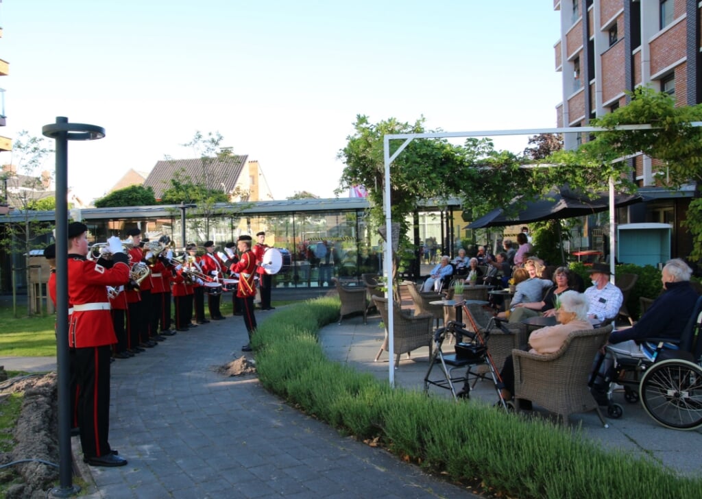 De leden van Jong Flora Band speelden in de tuin van de Vlietstede. | Foto: pr.