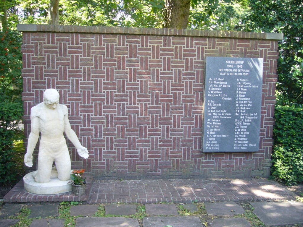 Het monument ter herinnering aan de Stijkelgroep op begraafplaats Westduin in Den Haag. Een replica daarvan komt mogelijk in Katwijk te staan. | Foto: pr