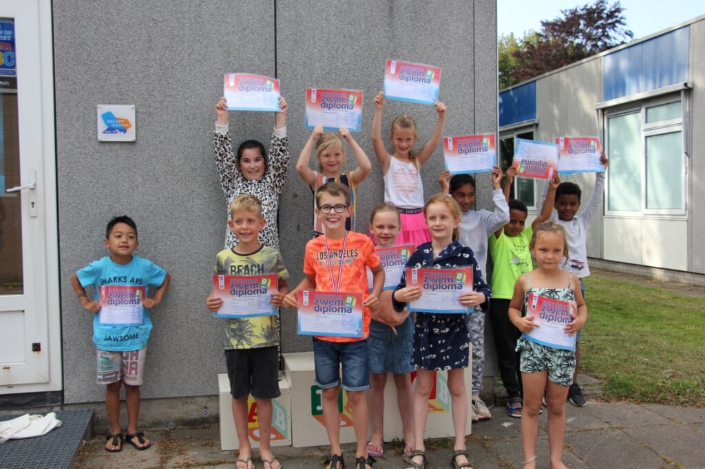 De afzwemmers met hun B-diploma. | Foto: pr./Leonie van Gent