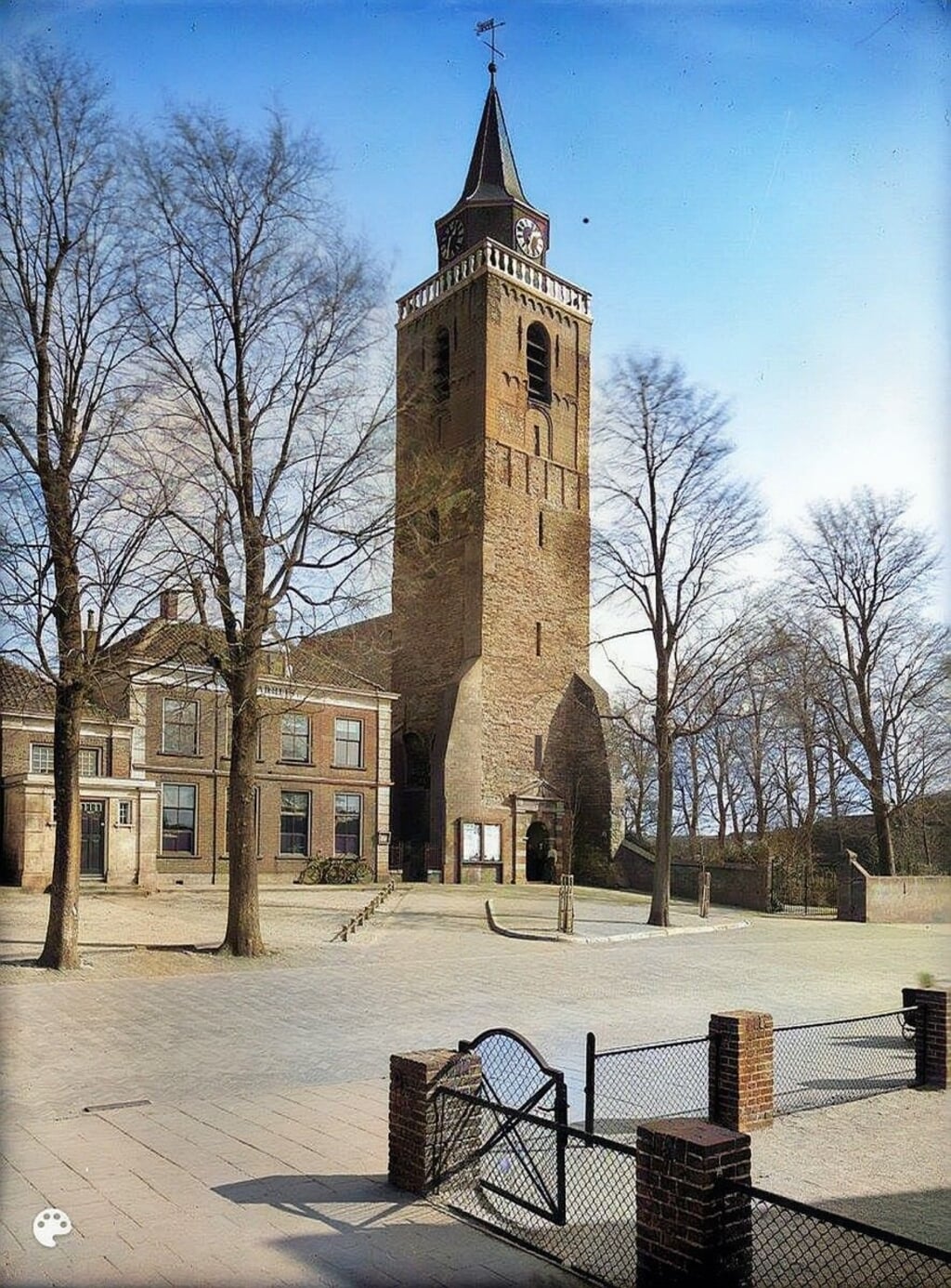Het voormalige gemeentehuis naast de Grote Kerk in Rijnsburg. | Foto: pr