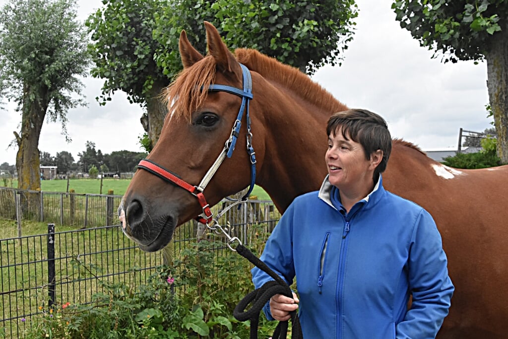 Donna Oudshoorn met haar paard Valkan. | Foto: Piet van Kampen