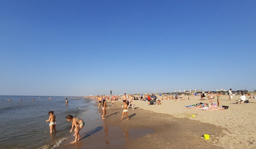 Het was vorige week woensdag nog aangenaam toeven op het Katwijkse strand. Misschien wel de laatste zomerse dag van het jaar. | Foto: pr