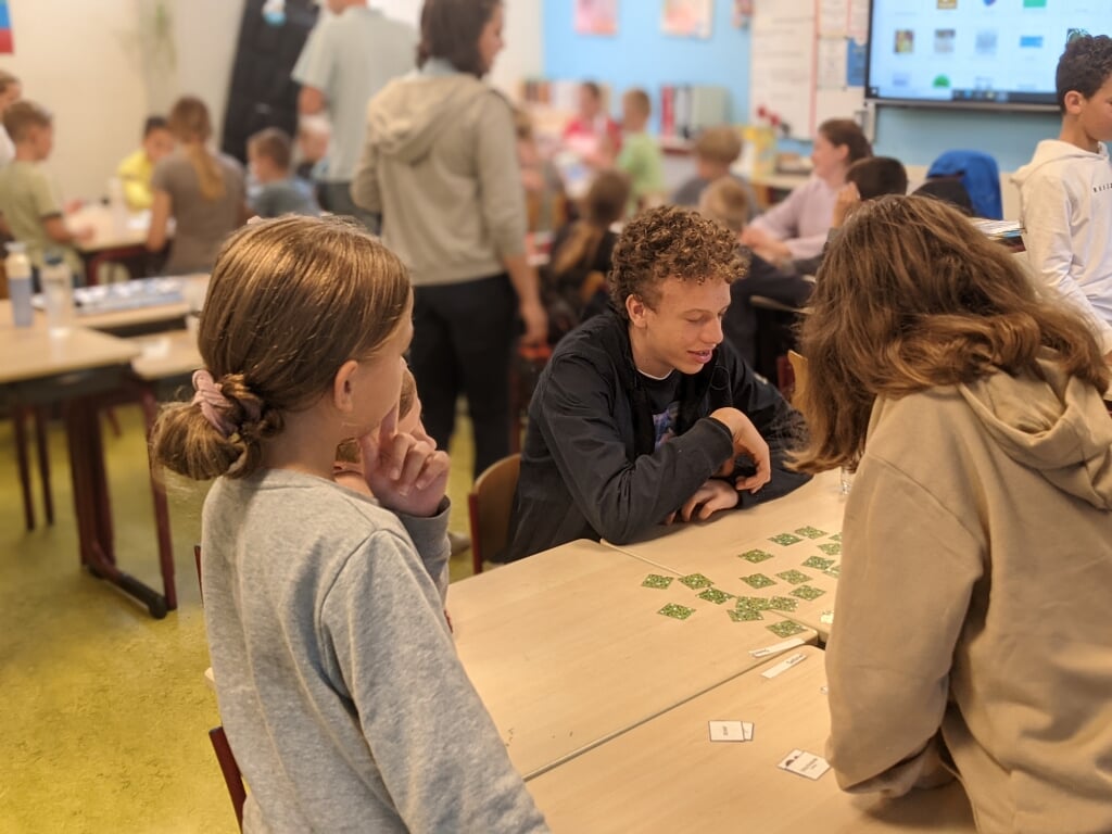 Duizenden leerlingen van tweetalige scholen gingen vorige week naar een basisschool om een les in een andere taal te geven in het kader van de Europese Dag van de Talen.| Foto: pr.