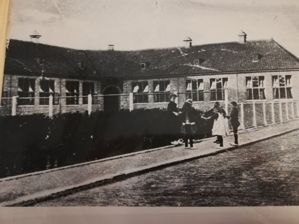 1922 de Julianaschool aan de Hofstraat. | Foto: pr. 