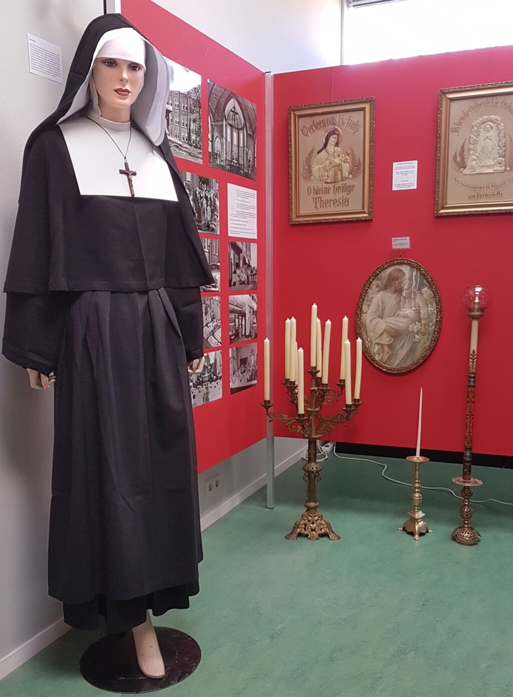 Het Sint Bernardushoekje in de expositie. Zusterkleding uit de jaren ‘60. | Foto: pr.