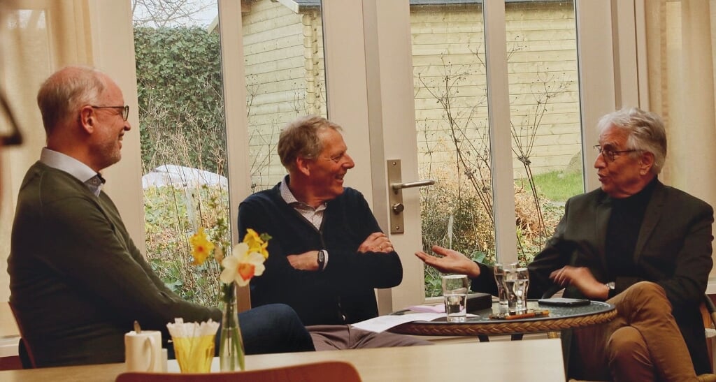 Andries Knevel in gesprek met Piet Overduin en Erik Hietkamp. | Foto: pr.