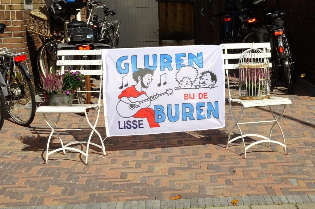 Heet ook publiek welkom in jouw huiskamer! Meld je aan bij Gluren bij de Buren Lisse. | Foto: Arja Luijk