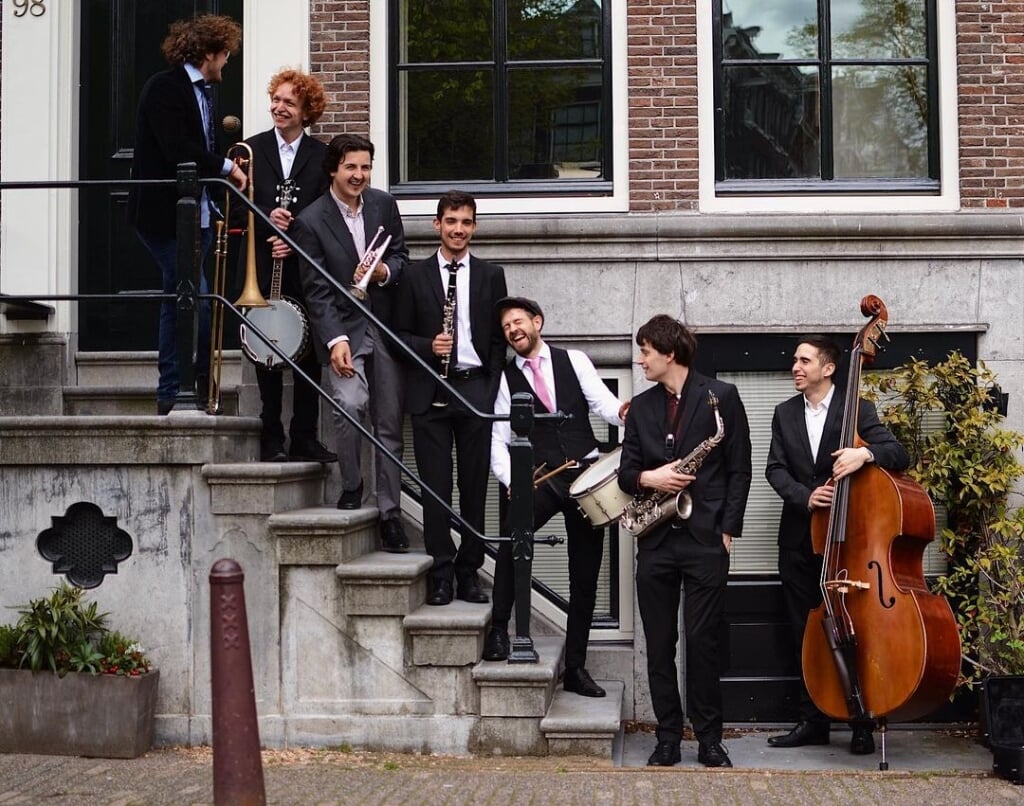 The Fried Seven spelen het soort jazz waar hun overgrootouders 100 jaar geleden op los gingen. | Foto: pr