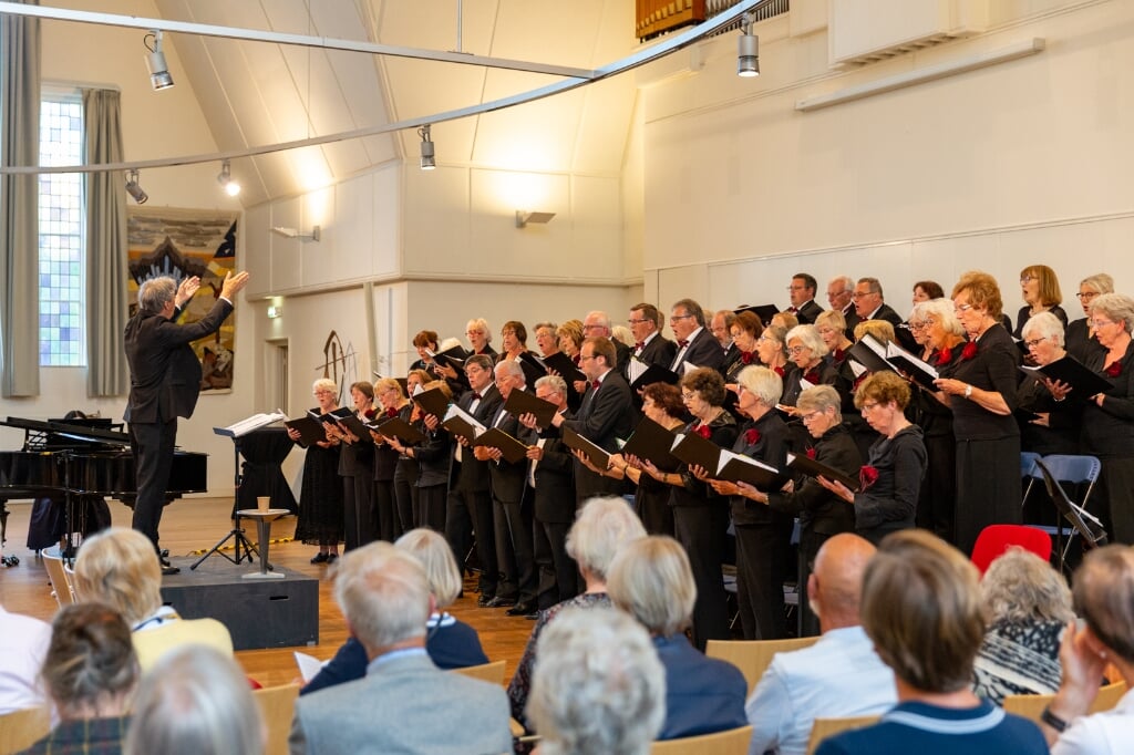 Het Oegstgeester koor De Troubadours | Foto: Simon Duindam