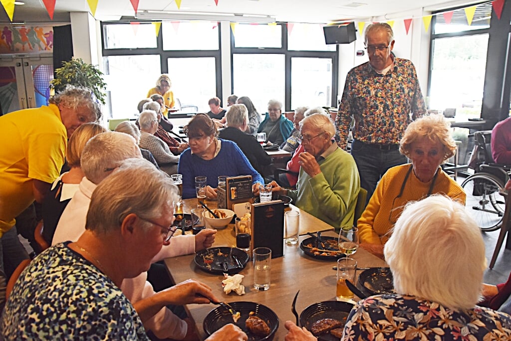 Senioren genoten van een gezellige middag in het Dorpshuis. | Foto: PvK. 